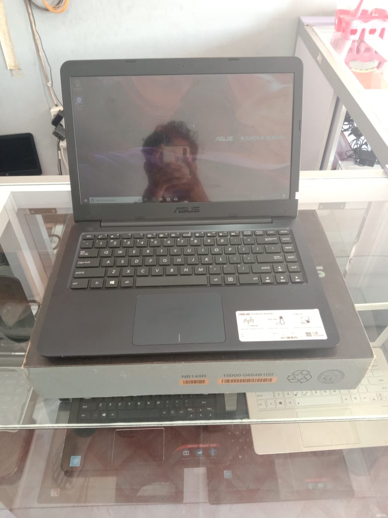 Laptop gaming Mulus,like new, Laptop Asus E402Y | AMD E2-7015