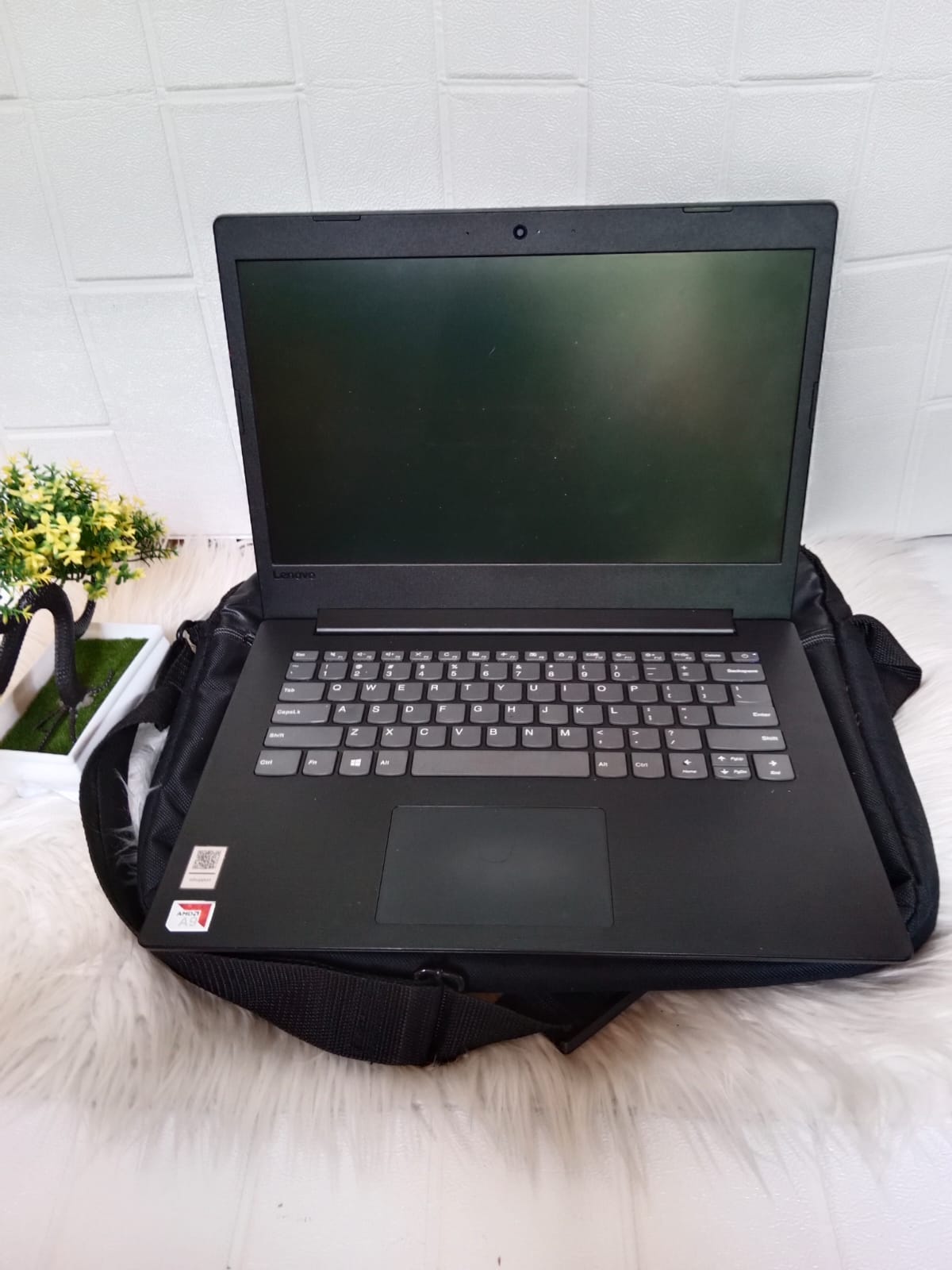 Laptop Gaming, Like New, Fullset, Segel, Laptop Lenovo V145-14AST | AMD A9-9425 | RAM 4 GB | HDD 1000 GB
