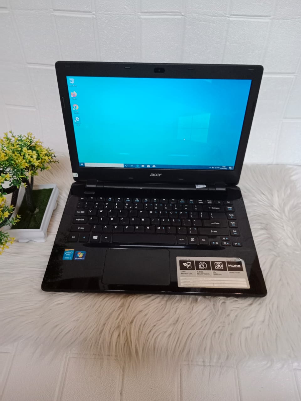 Laptop Acer Aspire E5-471 | Intel Core i3 Haswell – 4005U | RAM 4 GB | HDD 320 GB | SSD 128 GB