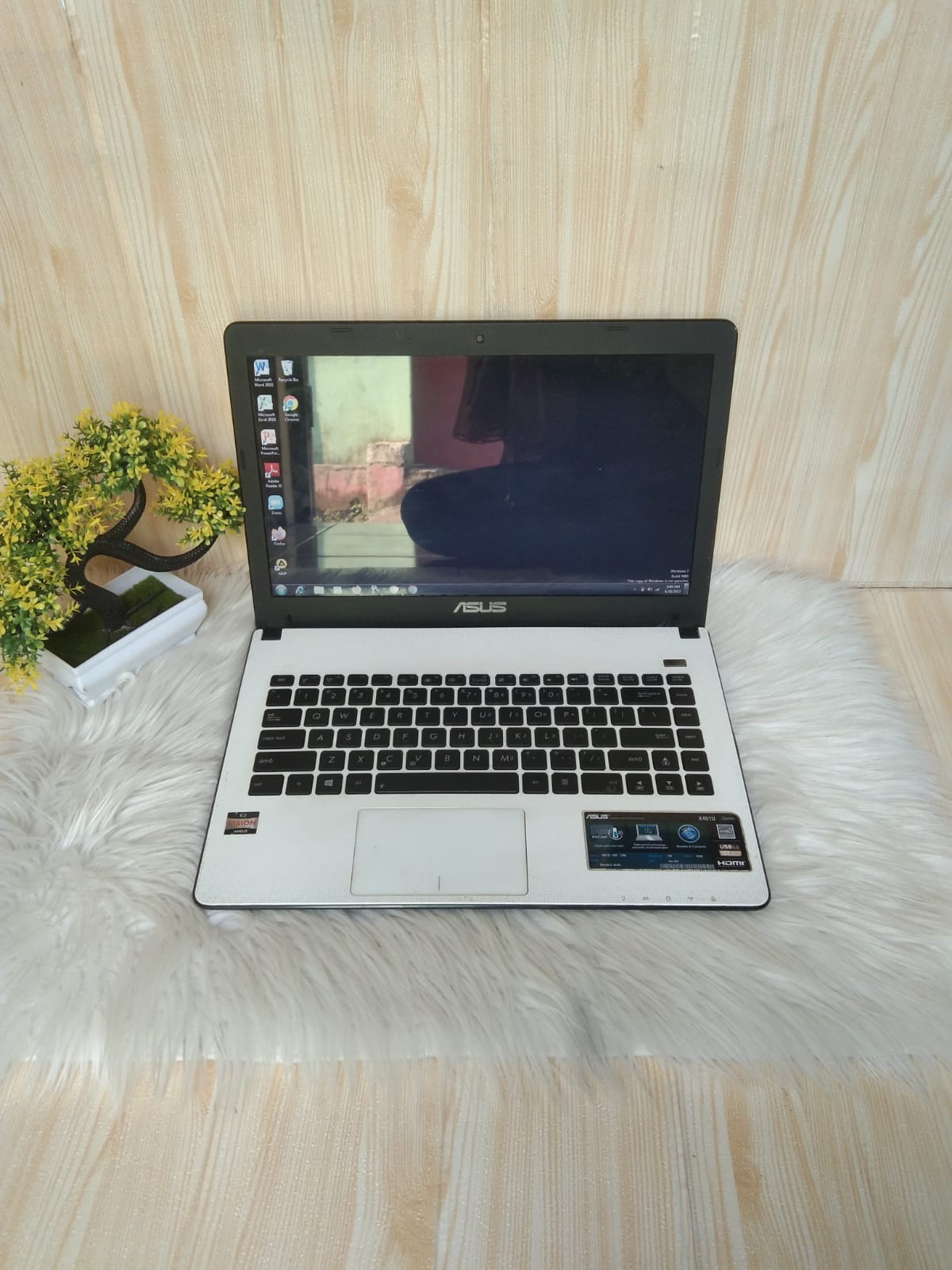 Laptop Asus X401U | AMD E2-1800 | RAM 2 GB | HDD 320 GB