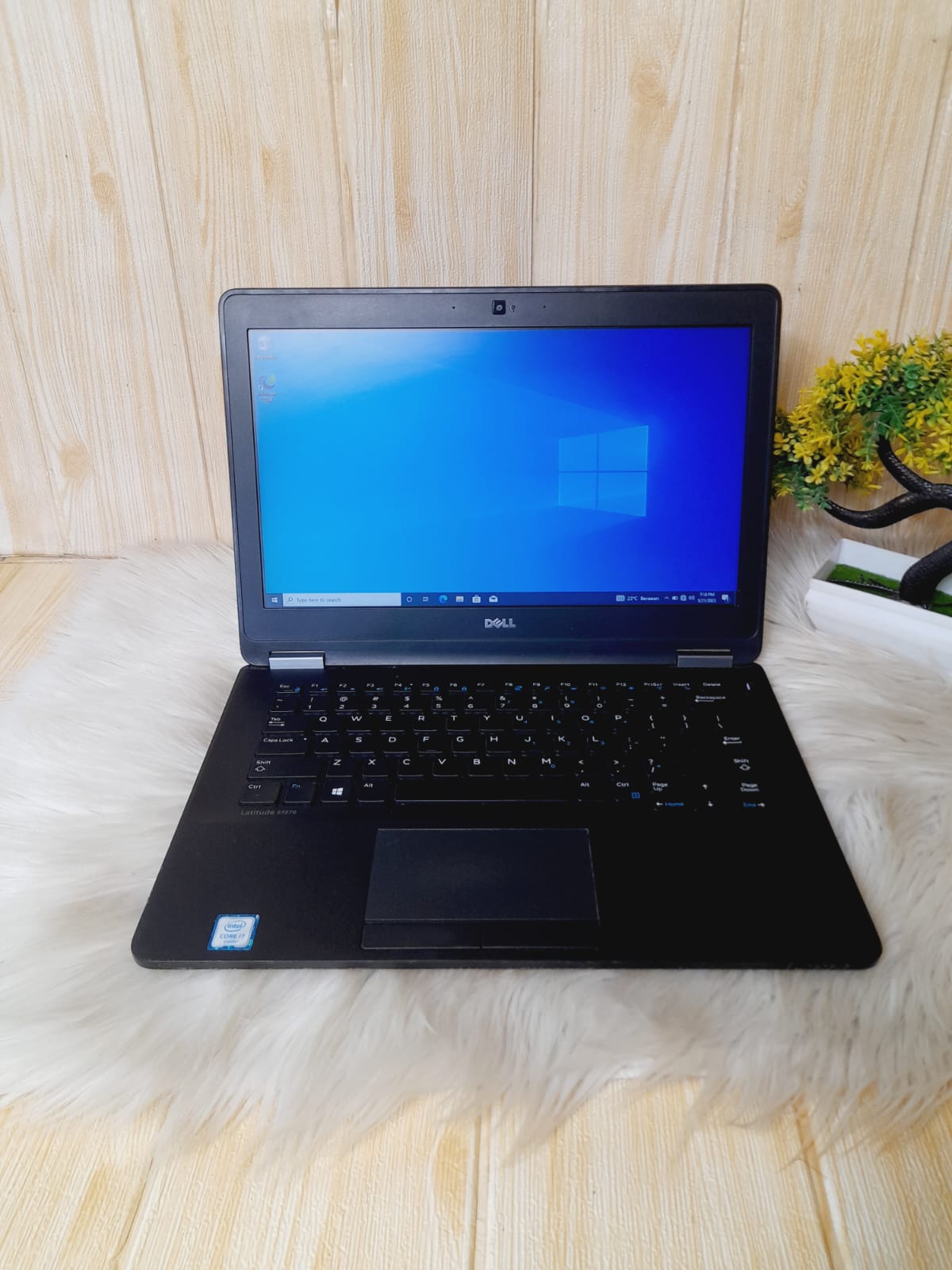 Laptop Dell Latitude E7270 Stok 2 | Intel Core i7 Skylake – 6600U | RAM 8 GB | SSD 256 GB