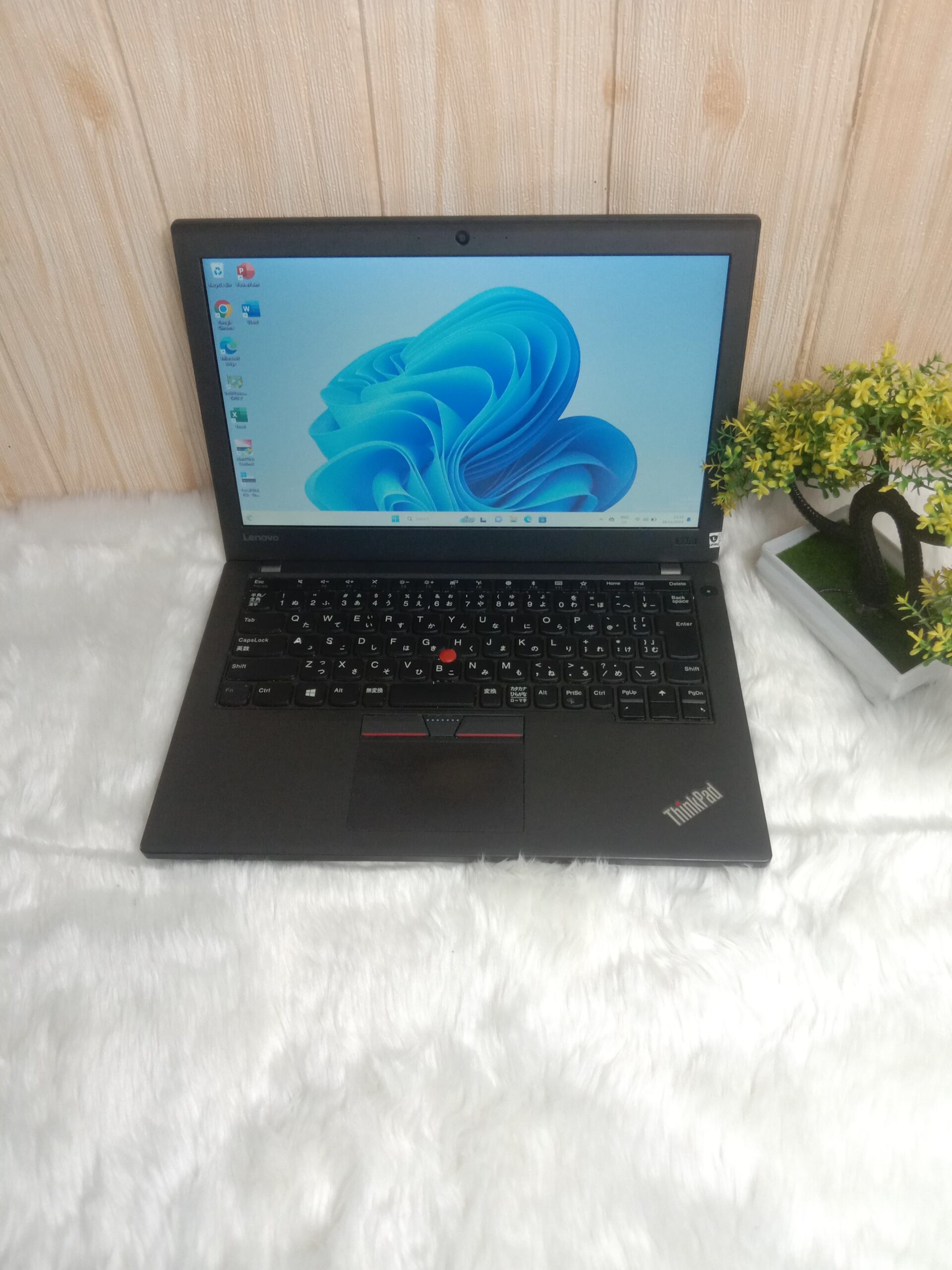 Netbook Lenovo ThinkPad X270 | INTEL Core i3  KabyLake – 7100U | RAM 4 GB | SSD 256 GB