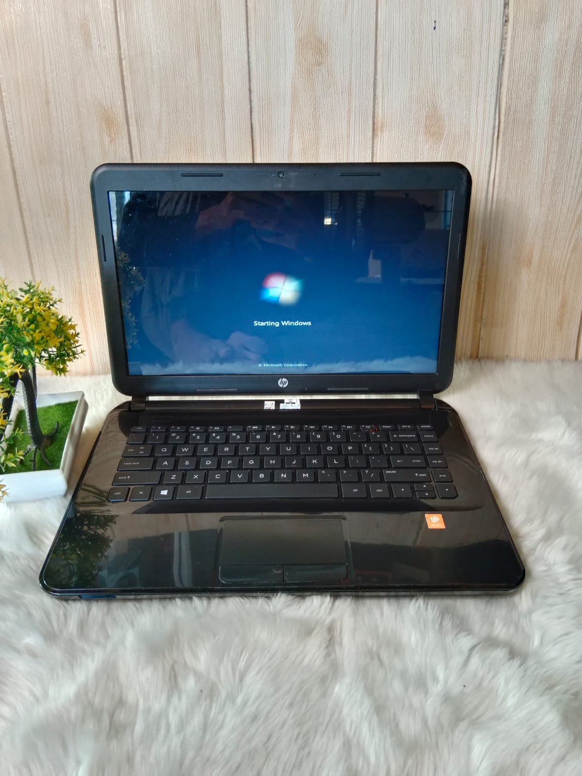 Laptop HP 14-d010AU | AMD E1-2100 | RAM 4 GB | HDD 320 GB : Pusat ...