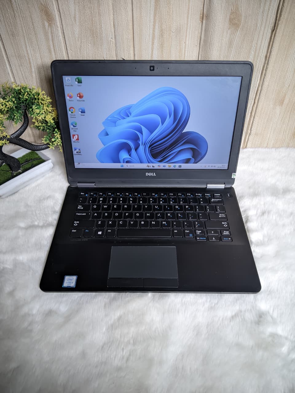 Laptop Dell Latitude E7270 | Intel Core i5 Skylake – 6300U | RAM 8 GB | SSD 256 GB